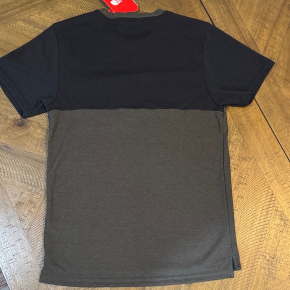 The North Face Flash Dry Black and Olive Short Sleeve Tee NWT - Picture 9 of 11